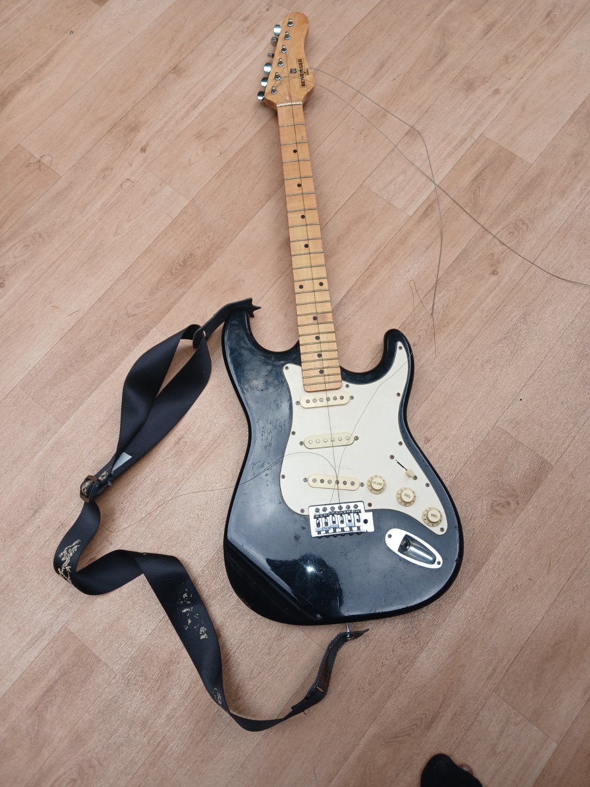 BEHRINGER elektrische gitaar - Project of hobbygitaar, Ophalen of Verzenden, Gebruikt, Solid body, Overige merken