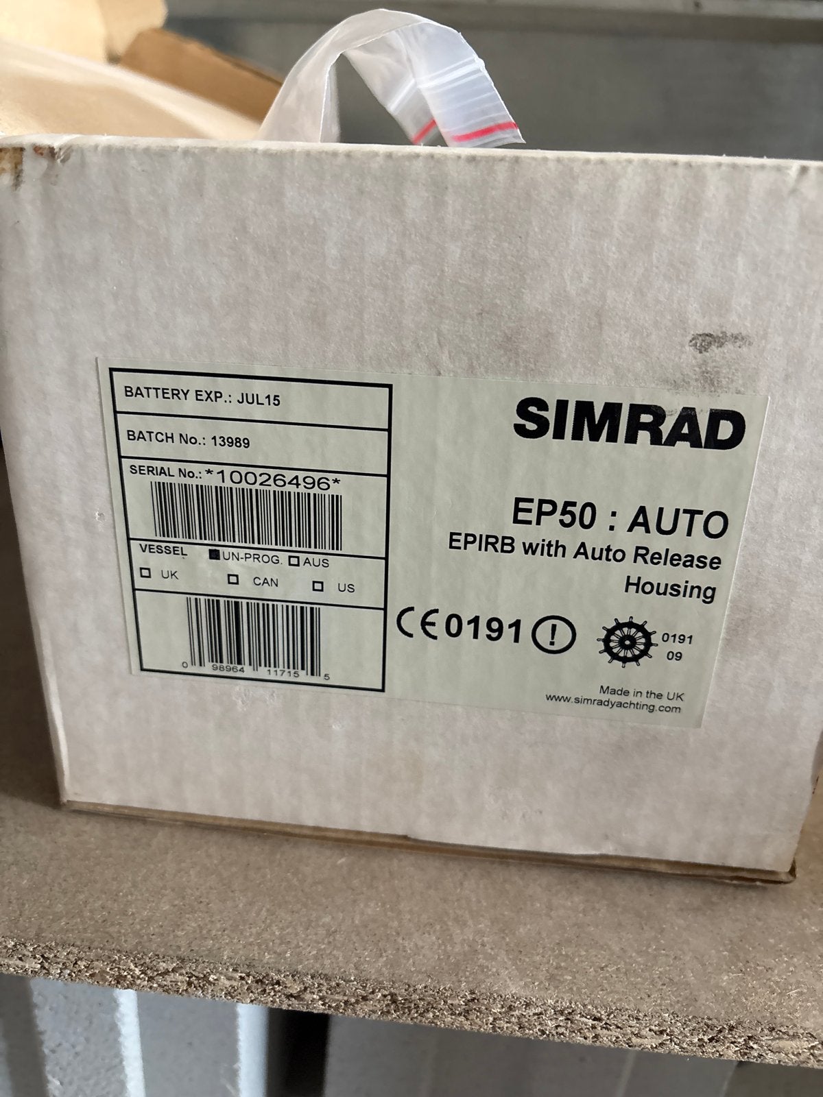 Simrad EP50: Auto EPIRB met Auto Release Behuizing, Watersport en Boten, Ophalen of Verzenden, Nieuw, Overige typen