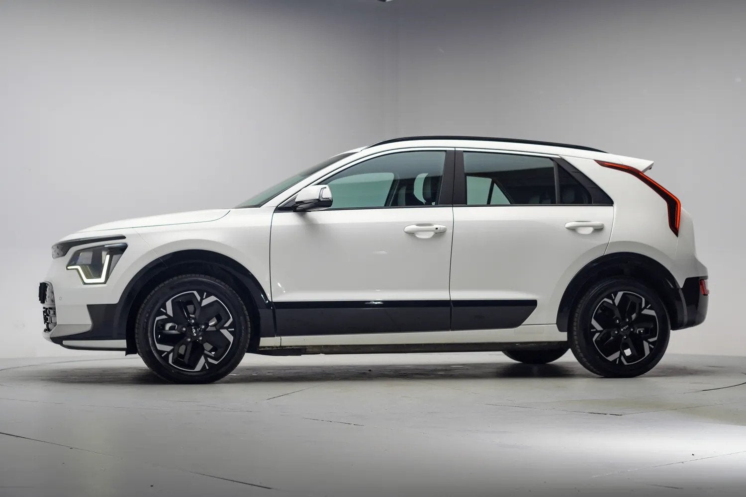 Kia e-Niro DynamicLine 64.8 kWh 3-fase [ Navi Adapt.cruise C, Automaat, 8 kWh, 0 cilinders, Gebruikt
