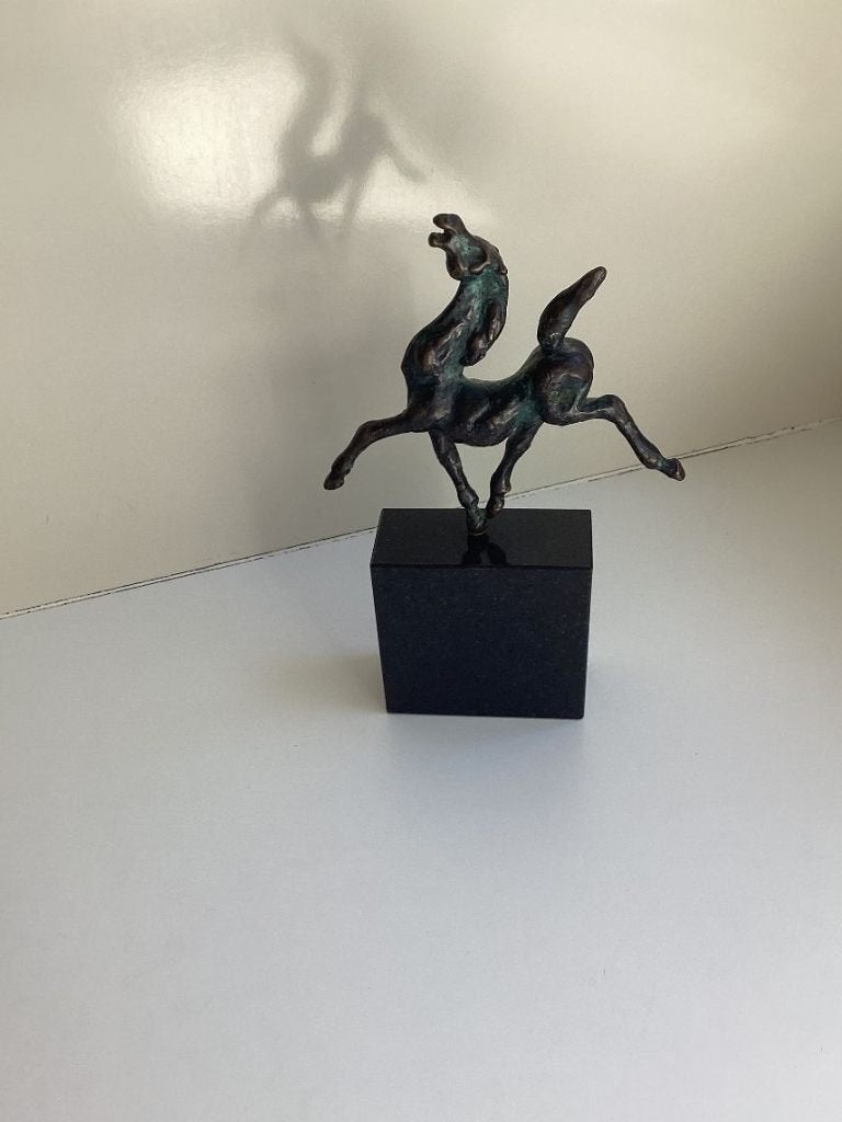bronzen beeld paard op brede zuil, Ophalen of Verzenden, Zo goed als nieuw, Dier