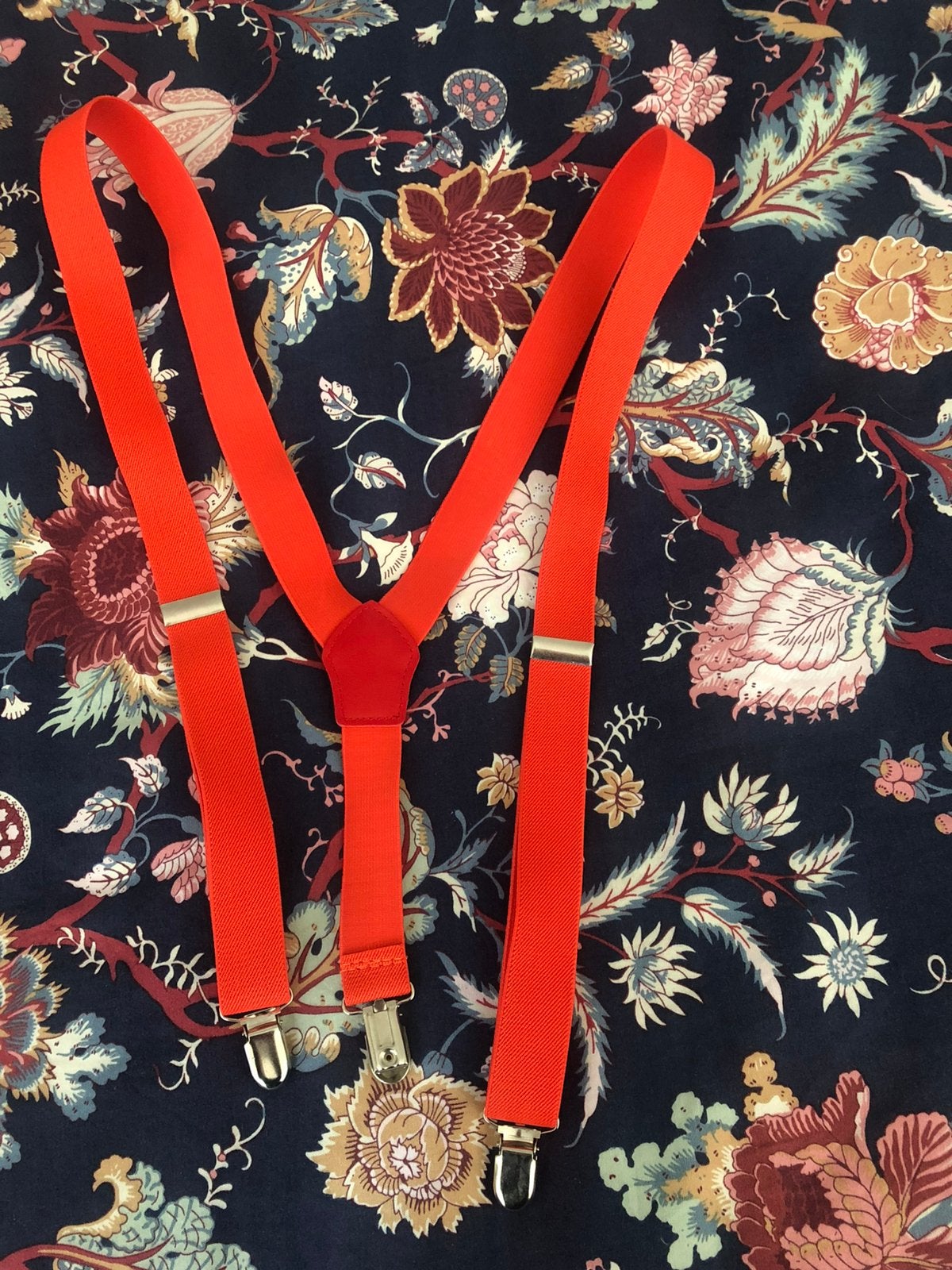 WK oranje bretels plus oranje poppetjes, versieringen, Ophalen of Verzenden, Zo goed als nieuw, Overige maten, Oranje of Koningsdag