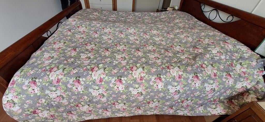 Gebloemde sprei 240 x 260 cm, Huis en Inrichting, Slaapkamer | Beddengoed, Ophalen, Zo goed als nieuw, Tweepersoons, Overige typen