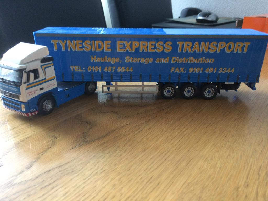 Corgie Rugby Volvo F12, Ophalen of Verzenden, Zo goed als nieuw, Bus of Vrachtwagen, Tekno