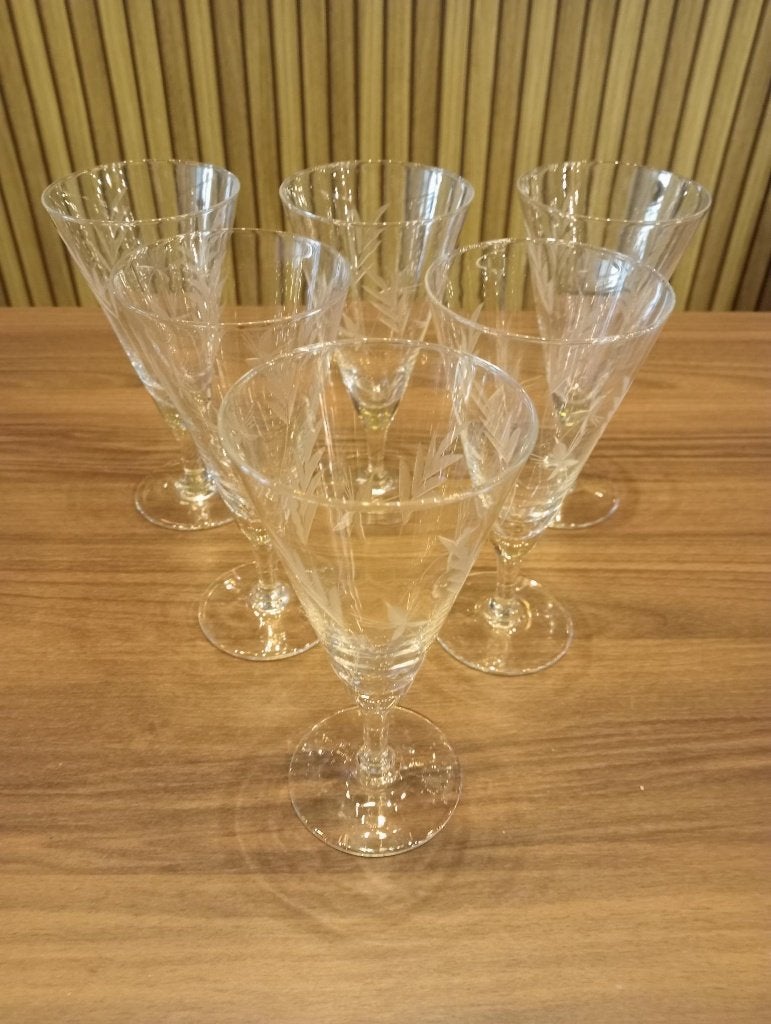 Wijnglazen (6) met blad motieven., Ophalen of Verzenden, Zo goed als nieuw, Overige materialen, Glas of Glazen
