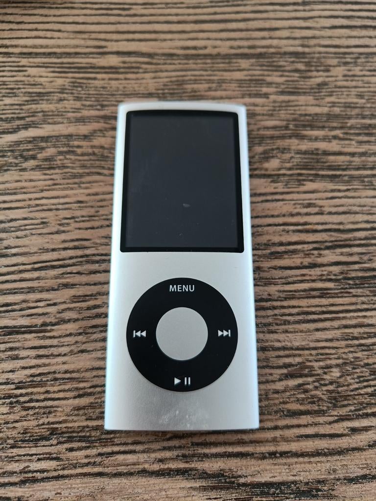 Apple iPod Nano 4e generatie 8GB Zilver met kabel, Gebruikt, Ophalen of Verzenden, Nano, Zilver