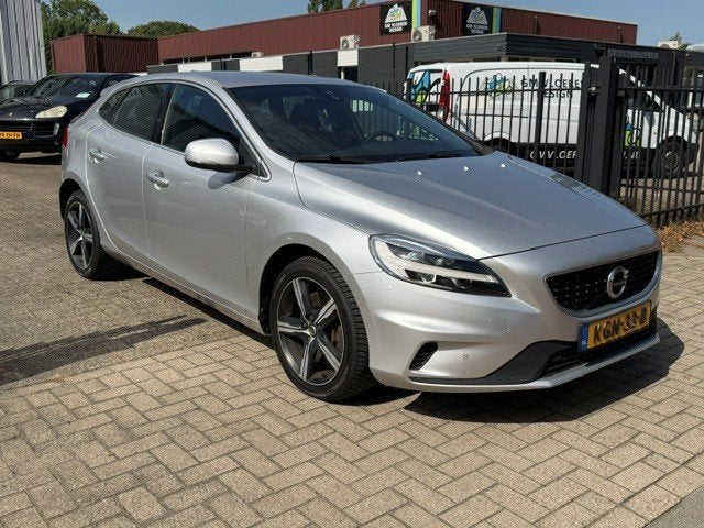 Volvo V40 1.5 T2 R-Design Leer Clima Cruise Trekhaak LED, Auto's, Volvo, Dealer onderhouden, 700 kg, 122 pk, Bedrijf