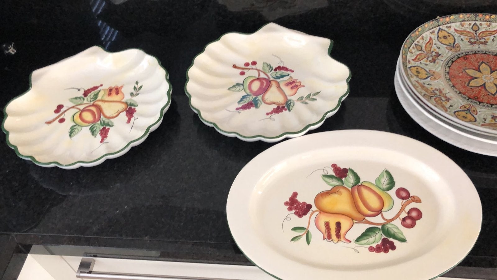 Diverse decoratieve borden en schalen, Ophalen