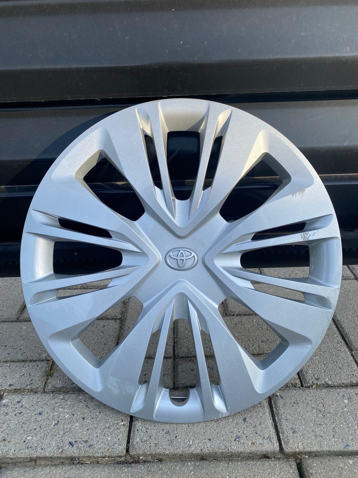 1 originele Toyota Aygo X wieldop 17” inch, Auto diversen, Wieldoppen, Ophalen of Verzenden, Gebruikt
