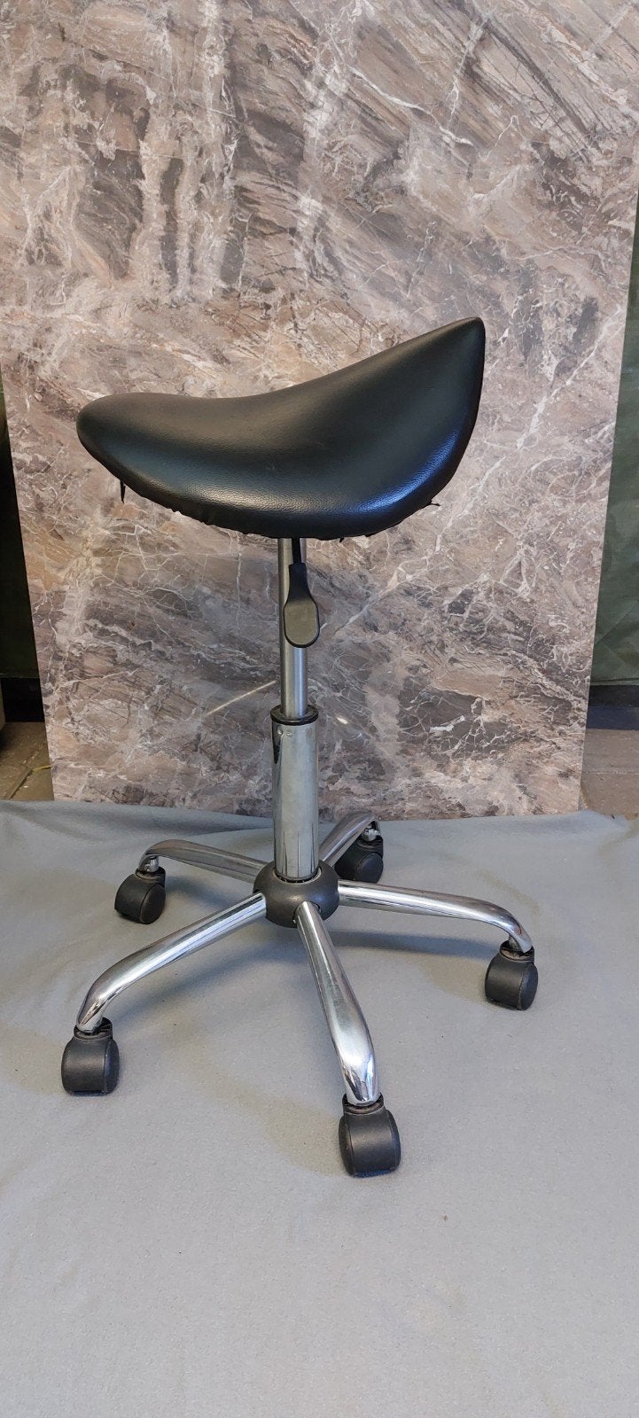 Zadelkruk op wielen - Zwart, Gebruikt, Ophalen, Zwart, Modern, Ergonomisch, Eén