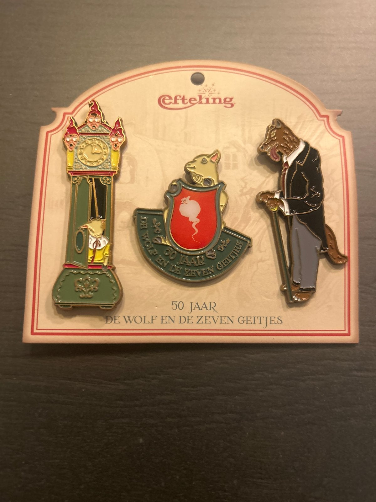 Efteling De Wolf en de Zeven Geitjes Pins - 50 Jaar, Verzamelen, Ophalen of Verzenden, Nieuw, Button of Speldje