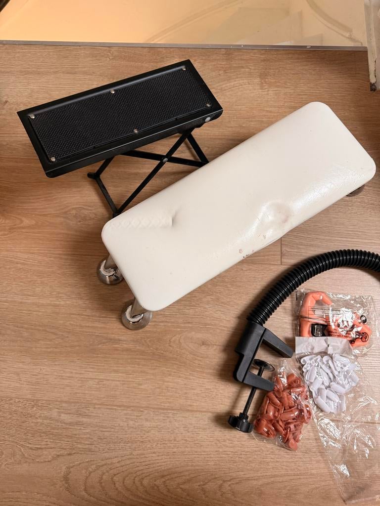Oefenhand met accessoires + hand- en voetensteun, Sieraden, Tassen en Uiterlijk, Uiterlijk | Cosmetica en Make-up, Gebruikt, Overige kleuren