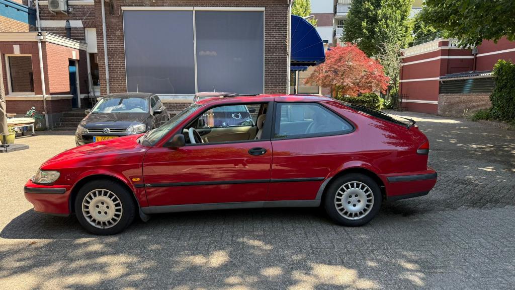 Saab 9-3 2.0 I Coupe AUT 1998 Rood, Auto's, Saab, 65 €/maand, Beige, 4 cilinders, 700 kg