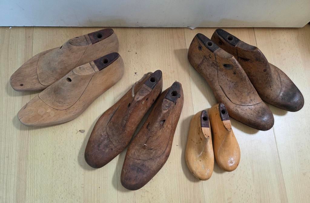 5 paar originele houten schoenleesten, Ophalen