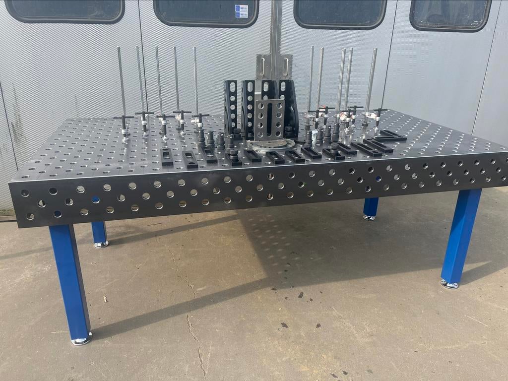 Opspantafel 2400x1200x15 mm 3 D uitvoering  met opspanset, Lassen