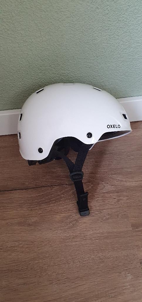 Kinderhelm skeeleren of steppen, Ophalen of Verzenden, Zo goed als nieuw
