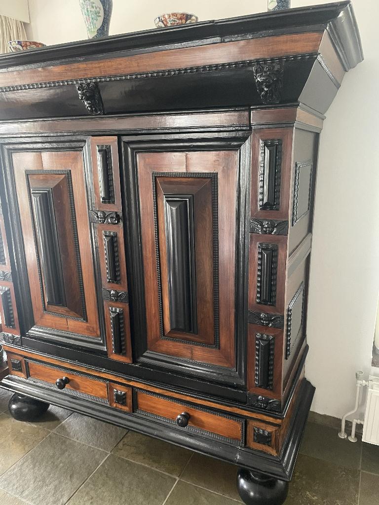 Neo-renaissance Hollandse Pailssanderhouten Kussenkast, Ophalen