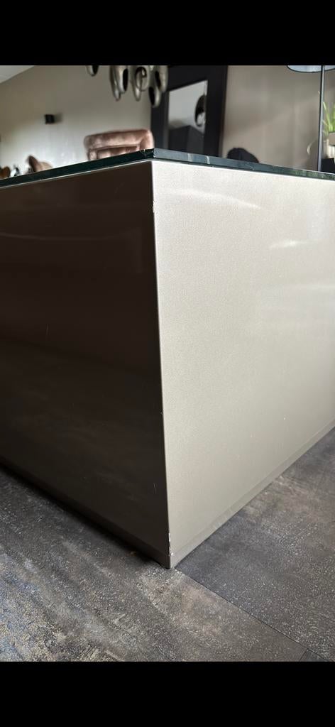 Stijlvolle blok salontafel met glasplaat, Huis en Inrichting, Tafels | Salontafels, Ophalen, Gebruikt, 100 tot 150 cm, Vierkant