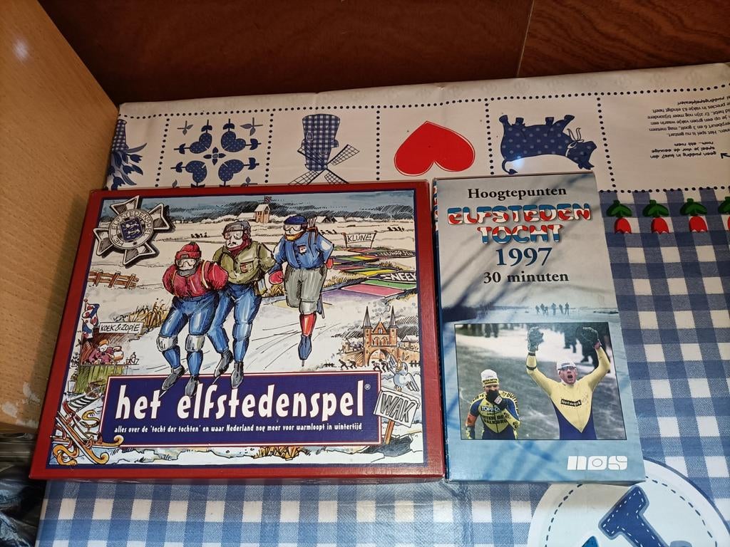 Het efstedenspel Elfstedentocht spel + video 1997, Hobby en Vrije tijd, Gezelschapsspellen | Bordspellen, Ophalen of Verzenden