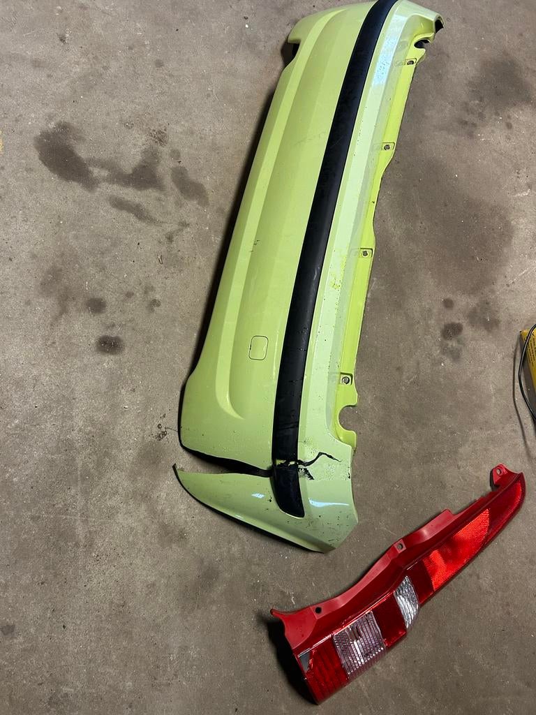 Beschadigde Achterbumper + Achterlicht, Gebruikt, Ophalen of Verzenden, Achter, Bumper