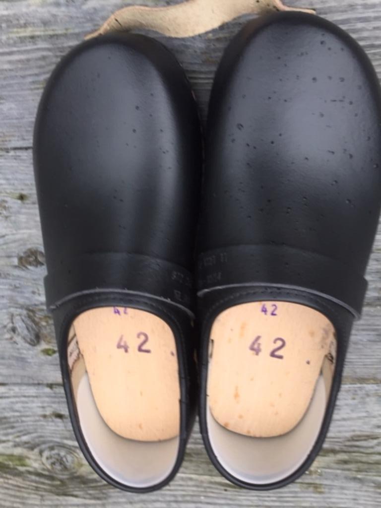Zweedse schoenklompen met dichte hak in zwart leer, Dames, Schoenen, Ophalen of Verzenden, Info@speijer.info