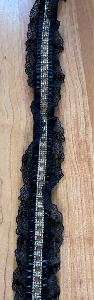 Zwarte ceintuur met strass en kant, Ophalen of Verzenden, Gebruikt, Lint, Band of Elastiek
