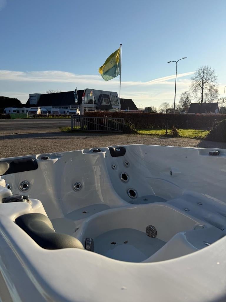 2x Spa AANBIEDING – Direct beschikbaar, Ophalen, Gebruikt, Arnhemsestraat 88, Info@suncenter.nl