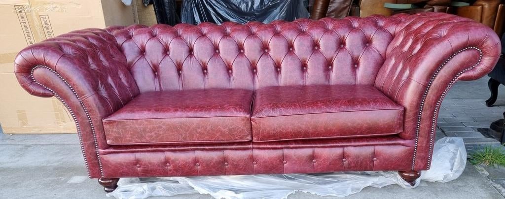 AANBIEDING Chesterfield showroommodel bank + BEZORGING