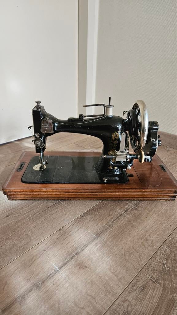 Vintage Kayser Hand Naaimachine met Toebehoren, Ophalen
