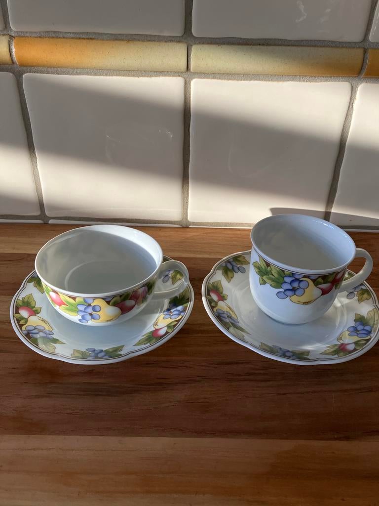 Set kop en schotel. Koffie en theekopje, Ophalen of Verzenden, Zo goed als nieuw, Overige stijlen, Kop(pen) en/of Schotel(s)