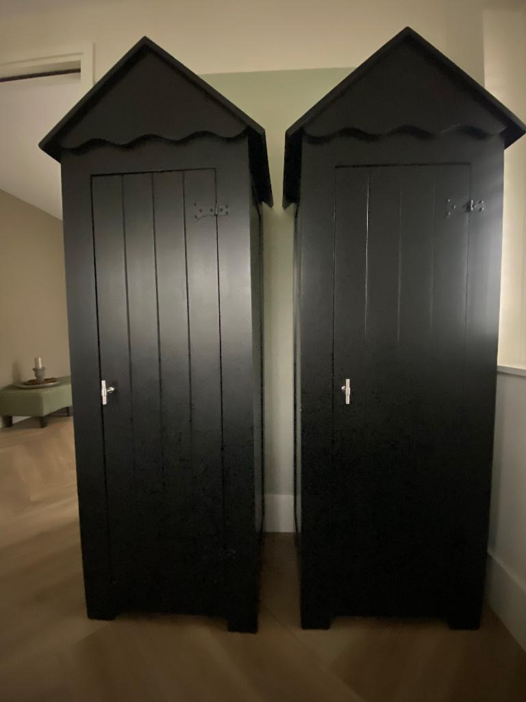 Twee leuke zwarte houten kastjes, Huis en Inrichting, Ophalen, 75 cm of meer, 150 tot 200 cm, Grenenhout