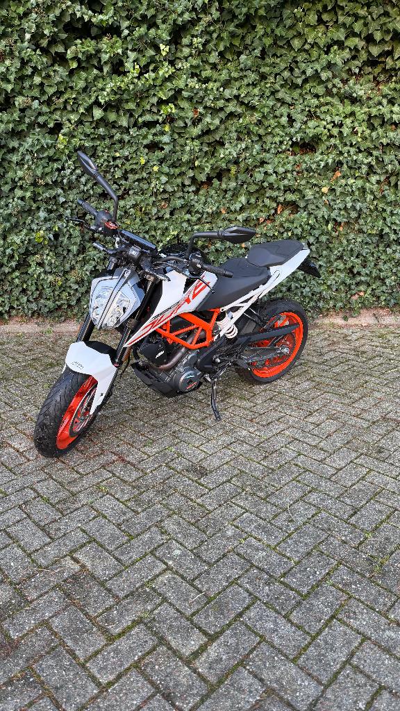 KTM Duke 390, 390 cc, LED Verlichting, Particulier, 1 cilinder