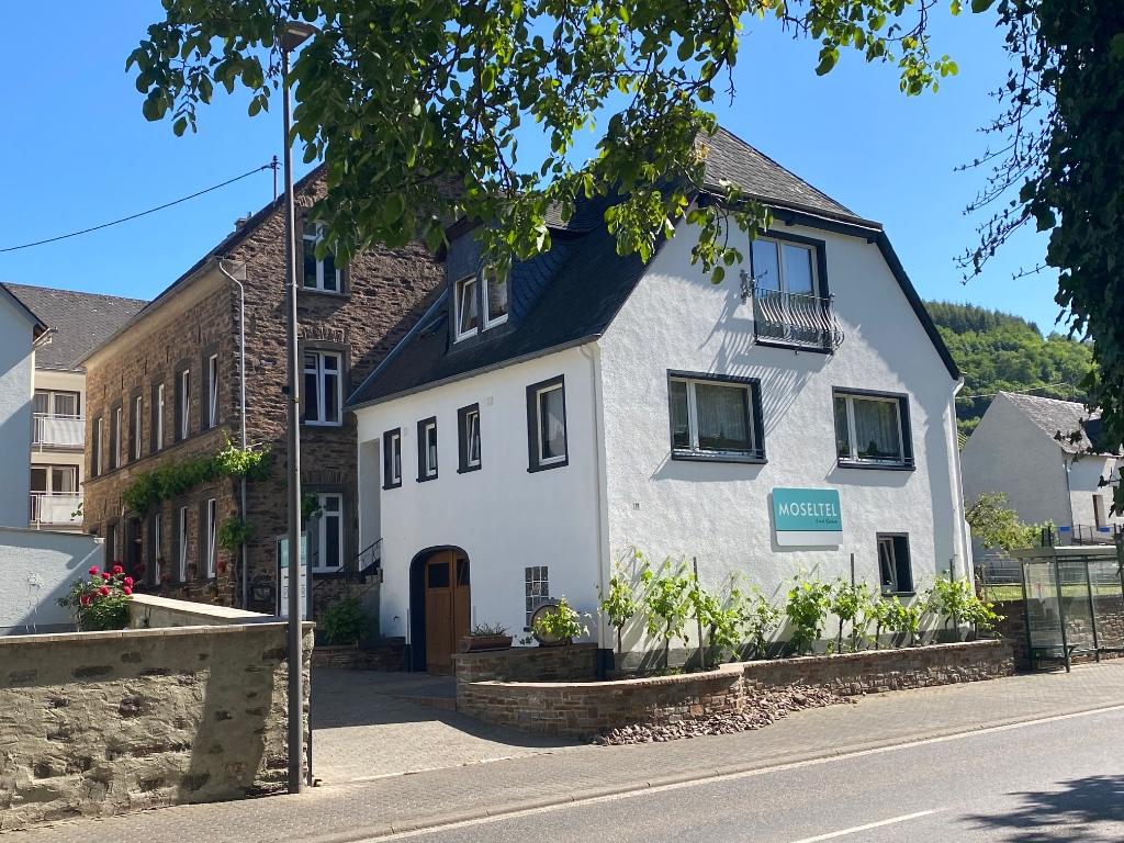 MINI VAKANTIE ERNST EN COCHEM AAN DE MOEZEL, Eigenaar