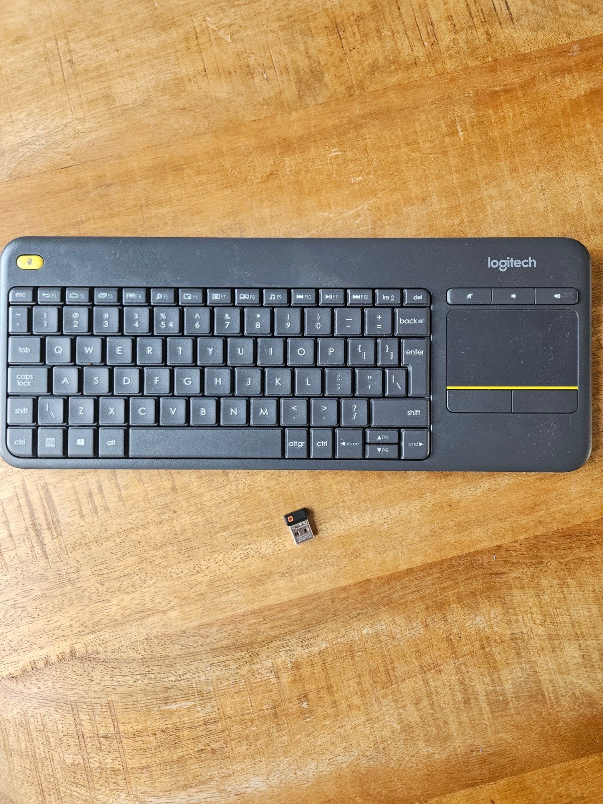Logitech K400 Plus Draadloos Toetsenbord met Touchpad, Gebruikt, Logitech, Ophalen of Verzenden, Draadloos
