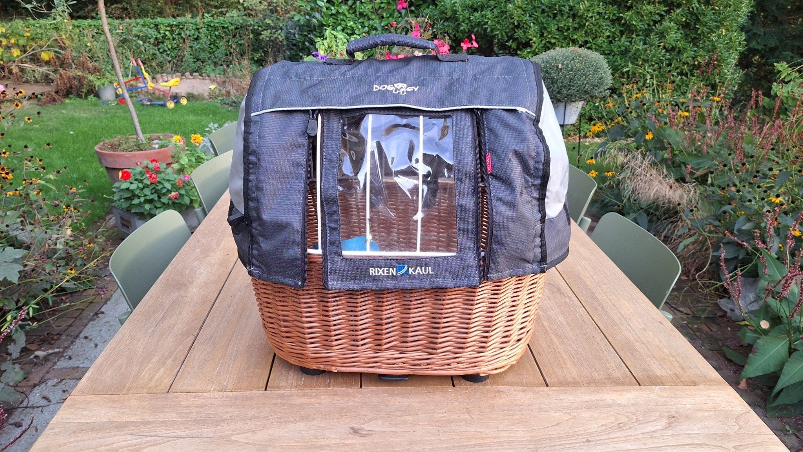 Hondenmand voor op de fiets, Ophalen