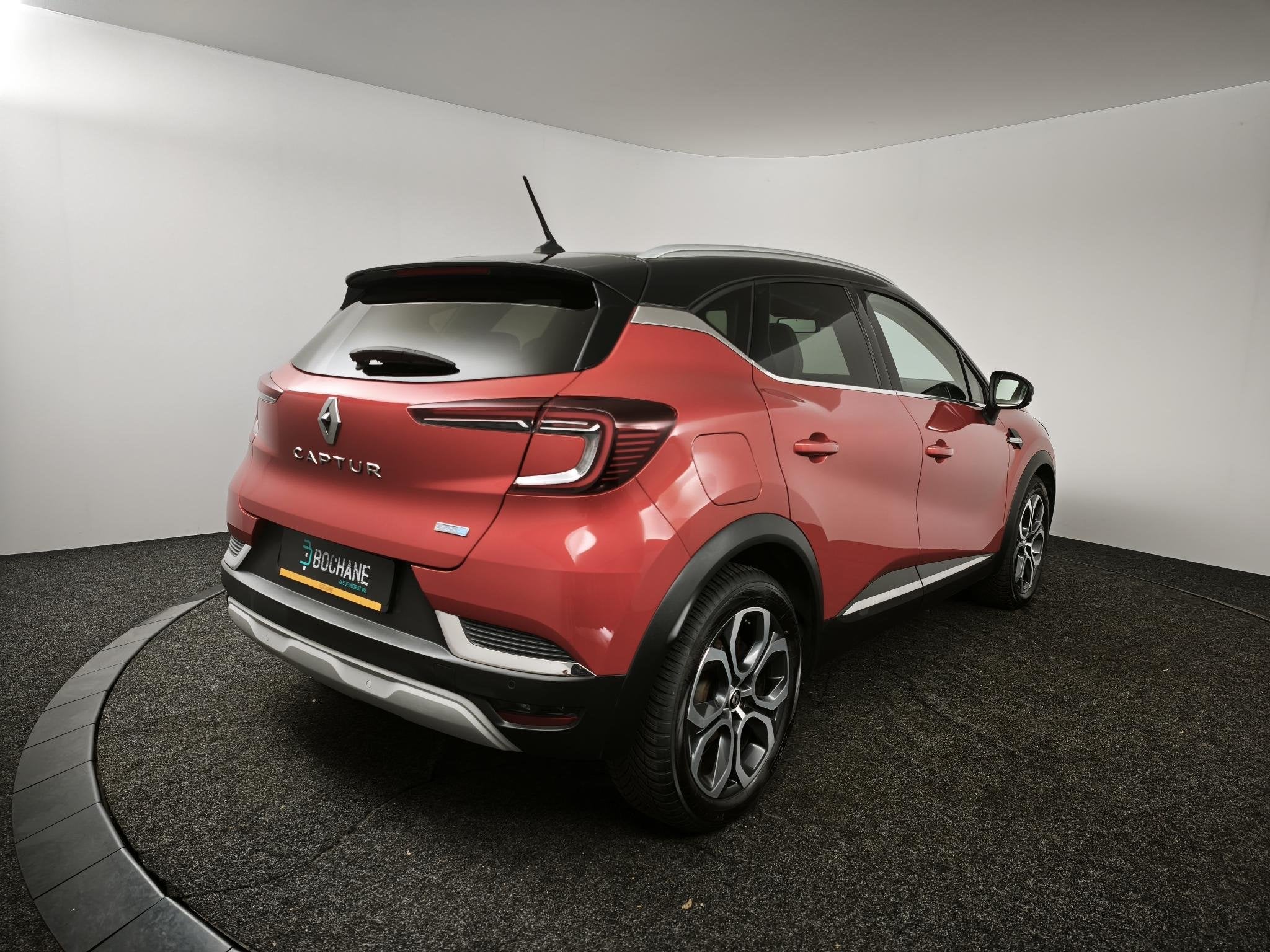 Foto 2 van Renault Captur 1.6 E-Tech Plug-in Hybrid 160 Intens | Naviga