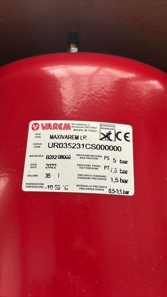 Expansie vat varem 35 L, 20 tot 100 liter, Minder dan 3 jaar oud, Terugslagbeveiliging (TTB), Nieuw