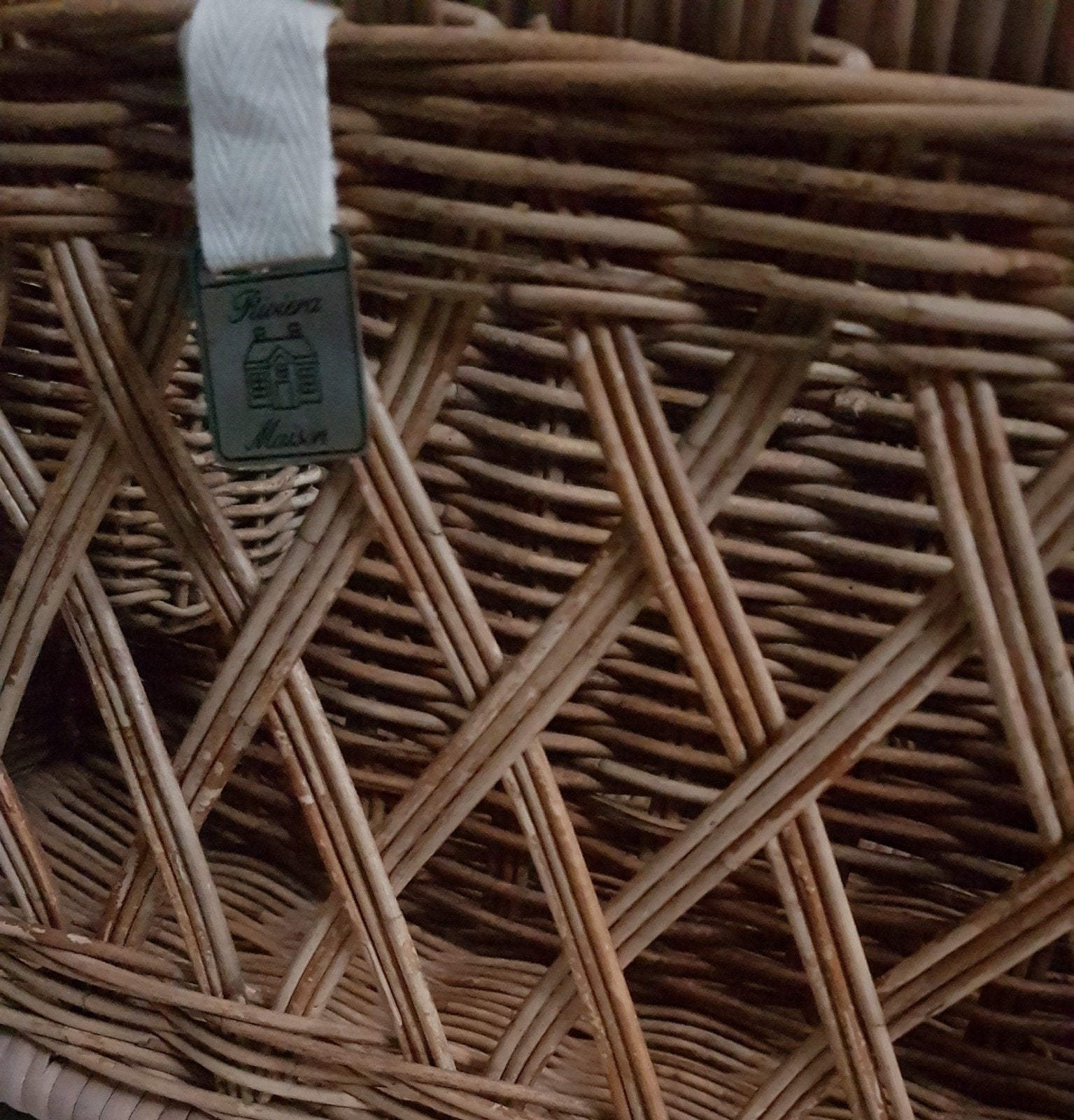 Grote Riviera maison rustic ratan lectuurmand in topstaat, Ophalen, Mand, Zo goed als nieuw, Handgemaakt