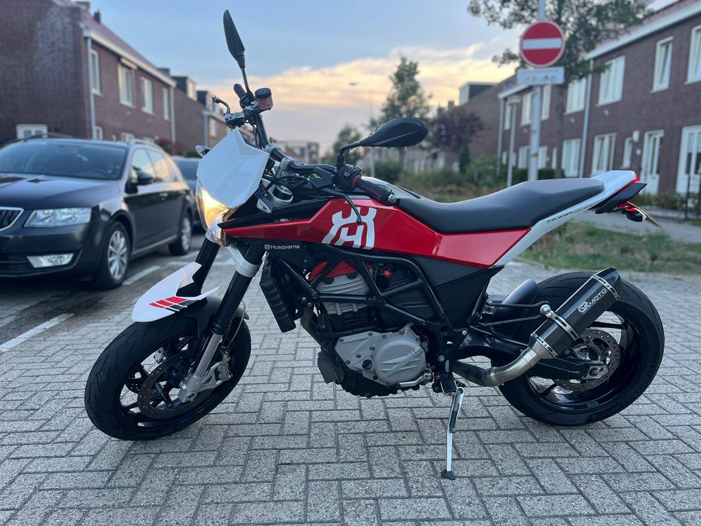 Husqvarna Nuda 900 - Unieke Naked Bike, Motoren, 2 cilinders, Sportuitlaat, Motorrijbewijs A, Particulier