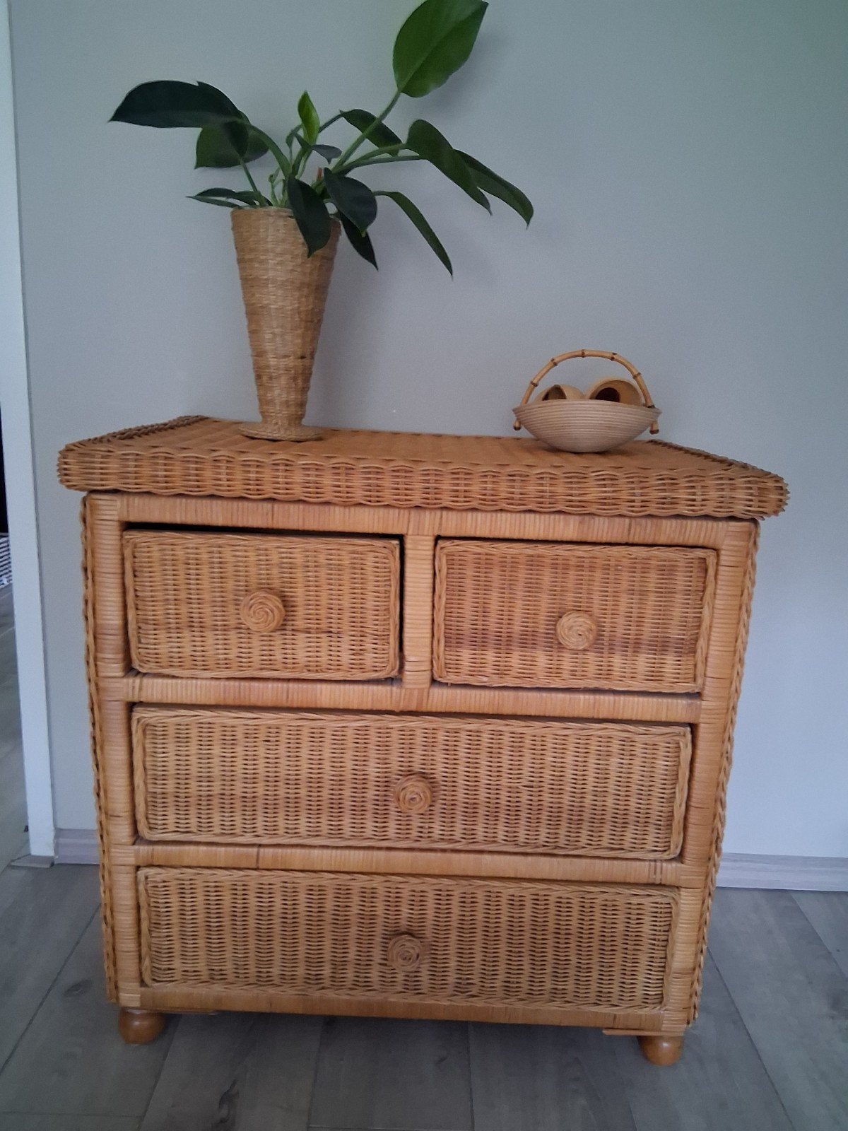 Zeer mooi rotan ladekastje, Huis en Inrichting, Ophalen, 50 tot 100 cm, Zo goed als nieuw, 3 of 4 laden