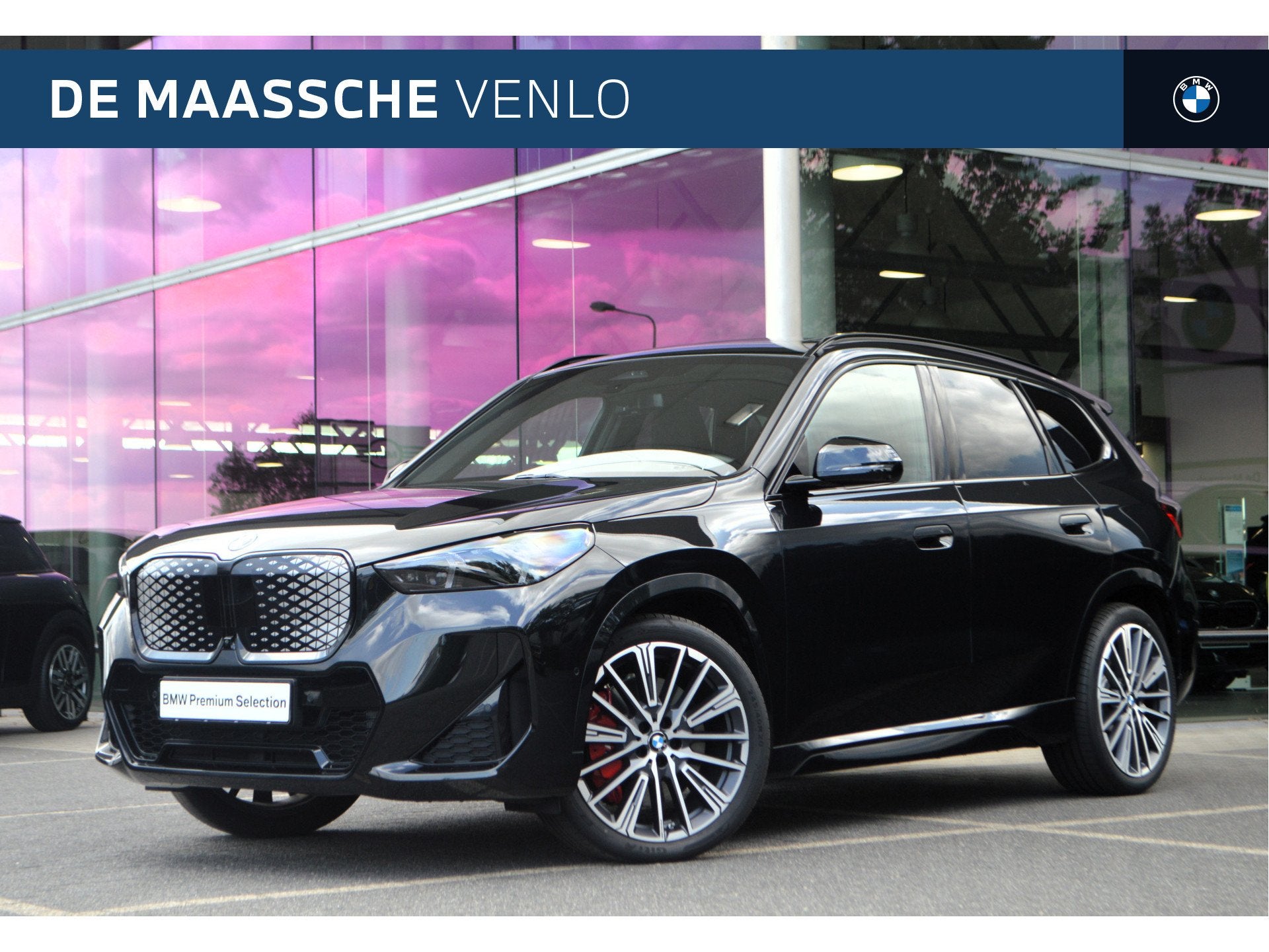 BMW iX1 eDrive20 M Sport / Trekhaak / Panoramadak / Comfort