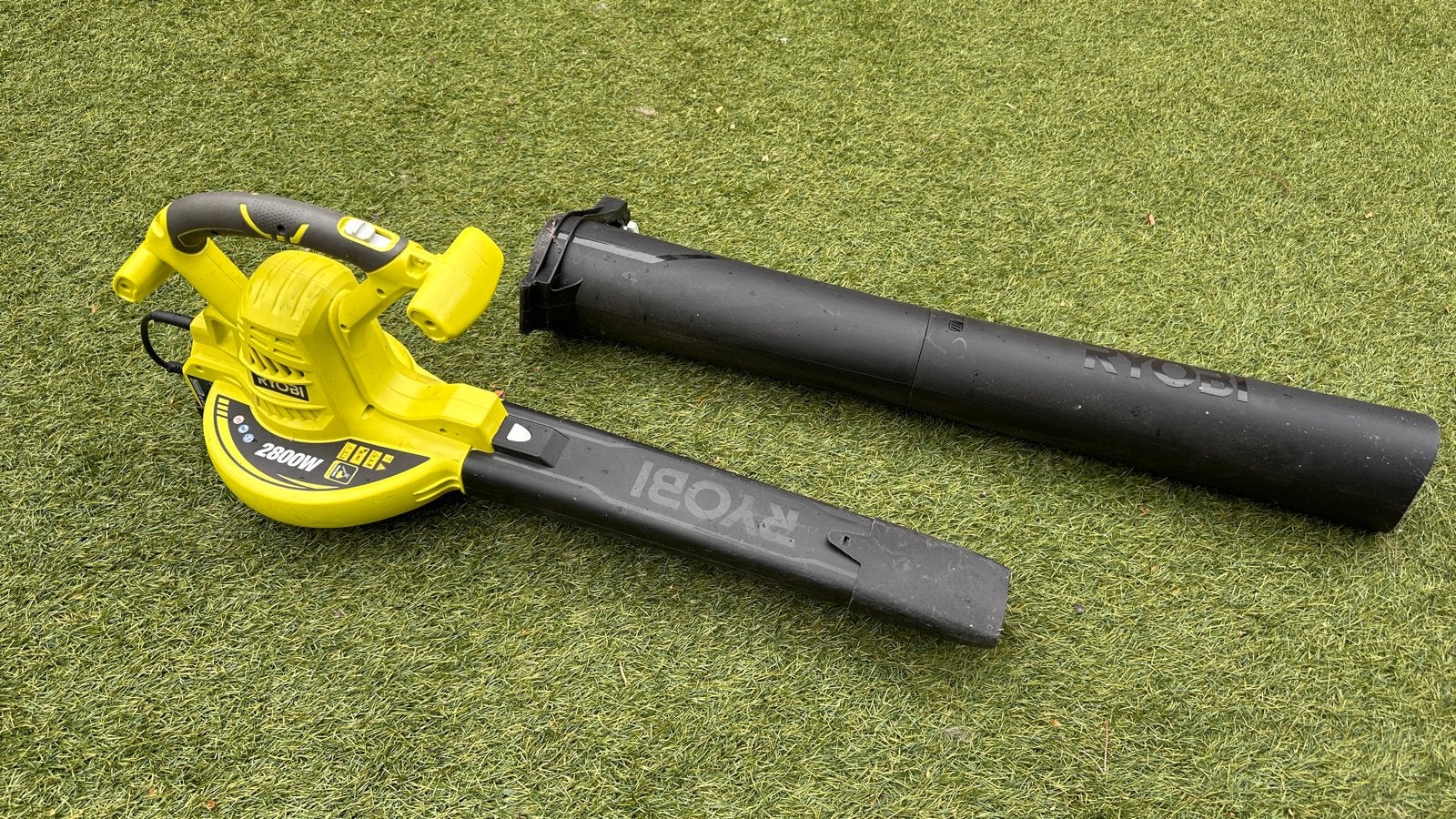 Ryobi bladblazer/bladzuiger 2800W, Ophalen, Gebruikt, Handgedragen, Met opvangzak