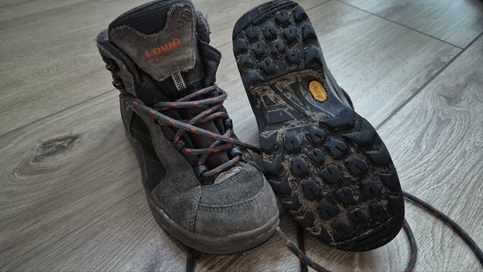 Lowa wandelschoenen - Gebruikt maat 33, Ophalen of Verzenden, Gebruikt, Schoenen