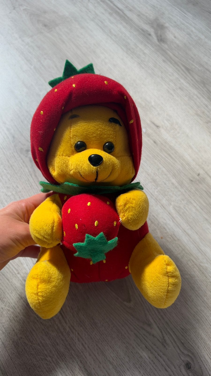 Vintage Winnie de Pooh Aardbei Knuffel – Y2K Collector, Verzenden, Winnie de Poeh of vrienden, Zo goed als nieuw, Knuffel
