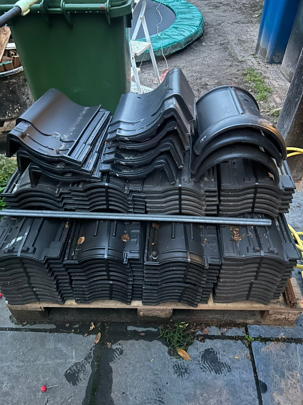 100 dakpannen, Ophalen, Steen of Klei, Zwart, Nieuw