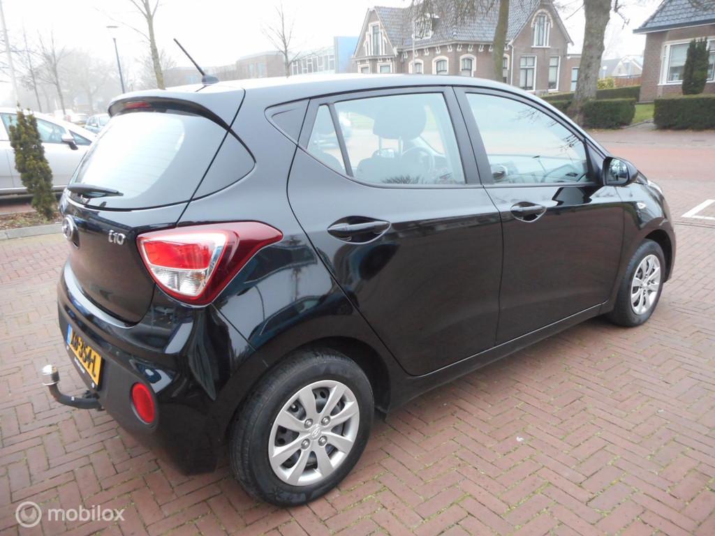 Hyundai i10 1.0i Comfort 5p. TREKHAAK, Auto's, Hyundai, Voorwielaandrijving, Gebruikt, Zwart, Origineel Nederlands