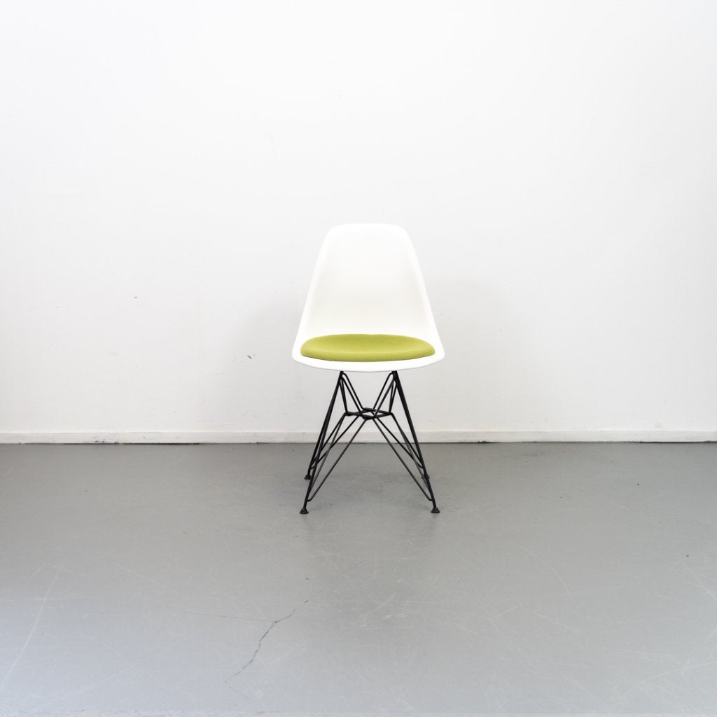 3 Vitra Eames DSR stoel kuip Apple Green onderstel Zwart, Huis en Inrichting, Stoelen, Niet ingevuld, Niet ingevuld, Zo goed als nieuw