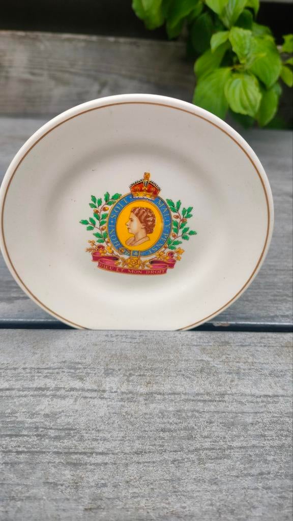Vintage Koningin Elizabeth II coronation Schaaltje, Ophalen of Verzenden, Zo goed als nieuw, Servies