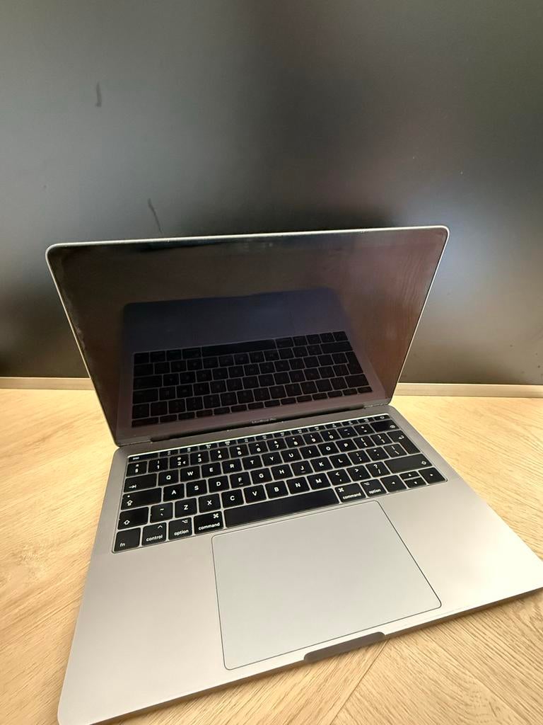 MacBook Pro 2017 13-inch, 8GB RAM, 250GB opslag, Computers en Software, Apple Macbooks, MacBook Pro, Gebruikt, 256 GB, 8 GB