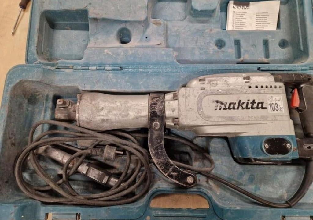 Makita Breekhamer Hakhamer HM1304 in Koffer - Goede Staat, Ophalen, Gebruikt, 600 watt of meer, Boor- en/of Breekhamer