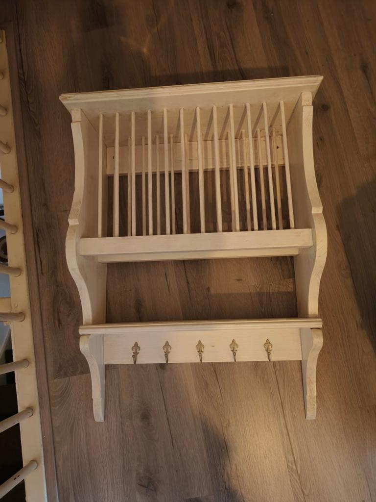 Grote Vintage houten wandrek met bordenhouder en haakjes, Ophalen, Gebruikt, Wit, Vintage